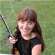 Violinista dell'orchestra Haydn di Bolzano, e prima dell'orchestra nazionale della Rai, impartisce lezioni private di strumento